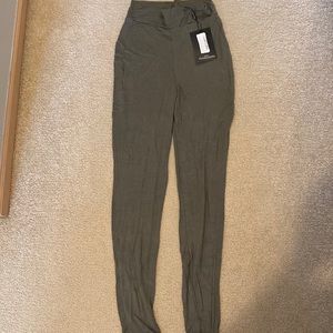 Pretty little thing light weight leggings
